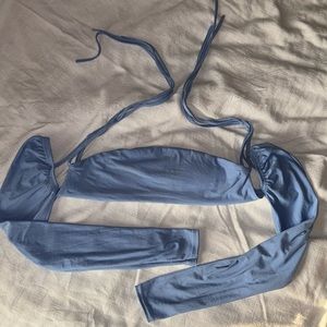 PRETTY LITTLE THING - Baby blue long sleeve crop top